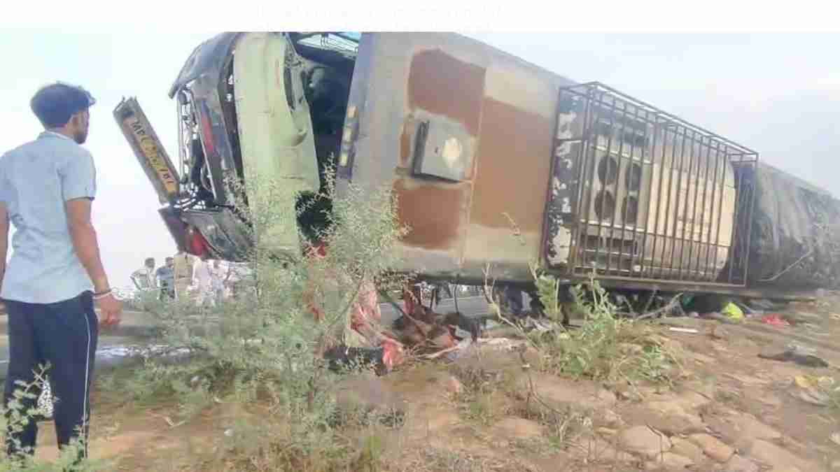 नेपाल जा रही यात्रियों से भरी बस पलटी: मची चीख पुकार, 1 व्यक्ति की मौत