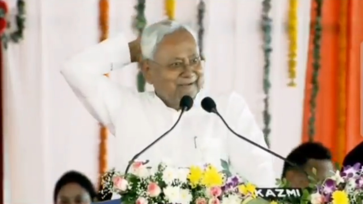 ‘अटल बिहारी वाजपेयी, न.. सॉरी… पीएम नरेंद्र मोदी’, मंच पर नीतीश कुमार भूले प्रधानमंत्री का नाम, देखें VIDEO