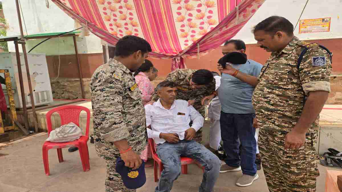 रामराजा सरकार के दर्शन करने पहुंचे श्रद्धालु की हार्ट अटैक से मौत, चौखट पर बिगड़ी तबीयत, CPR देकर भी SI नहीं बचा पाया जान