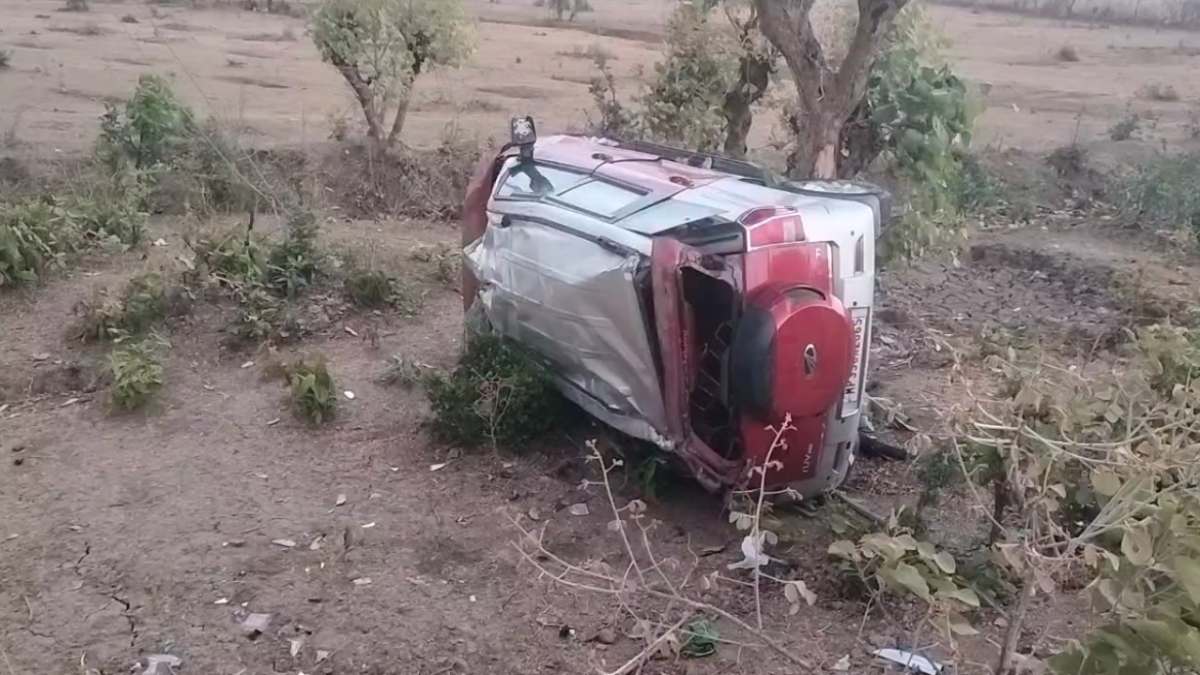 महिला सरपंच समेत 3 की मौत: अनियंत्रित होकर पलटी कार, दो की हालत गंभीर, ये रही हादसे की वजह
