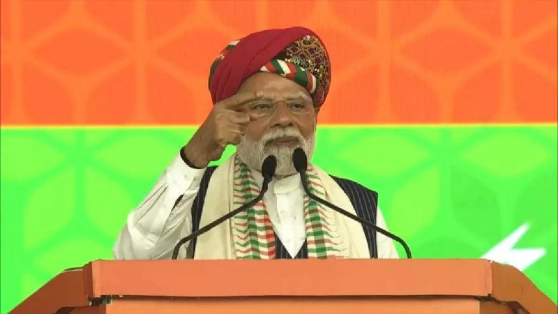 ‘मोदी की बात कान खोलकर सुन लो..पाकिस्तान के आवाम को आगे आना होगा…’, भुज से PM मोदी ने PAK की जनता से की खास अपील