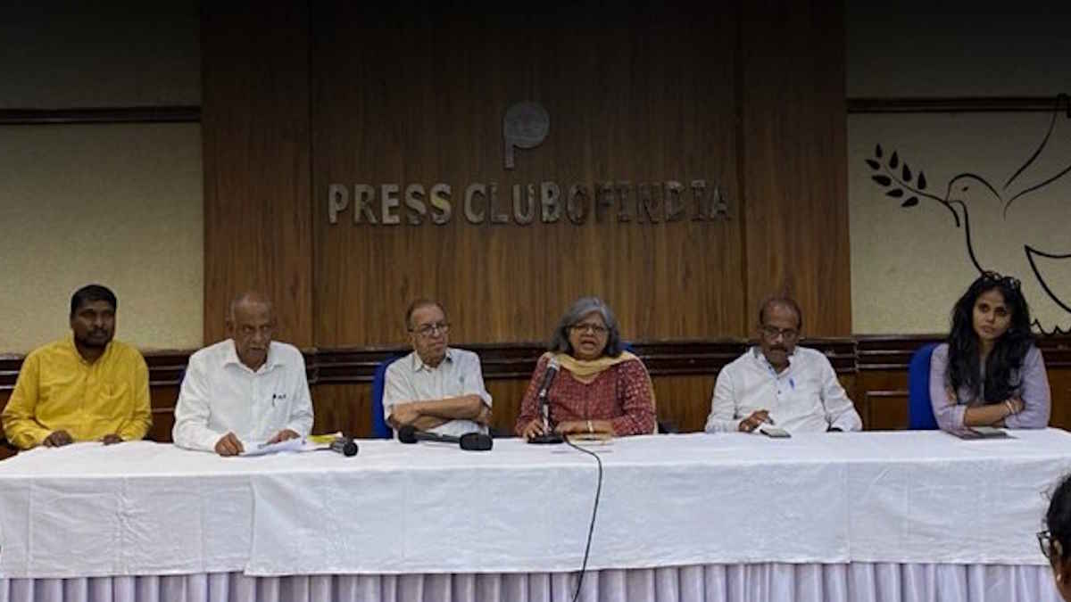 नक्सलवाद के खिलाफ सुरक्षाबल की निर्णायक लड़ाई के बीच शांति समन्वय समिति ने की राहुल गांधी से मुलाकात, भाजपा ने किया सवाल- आखिर आप हैं किसके साथ?