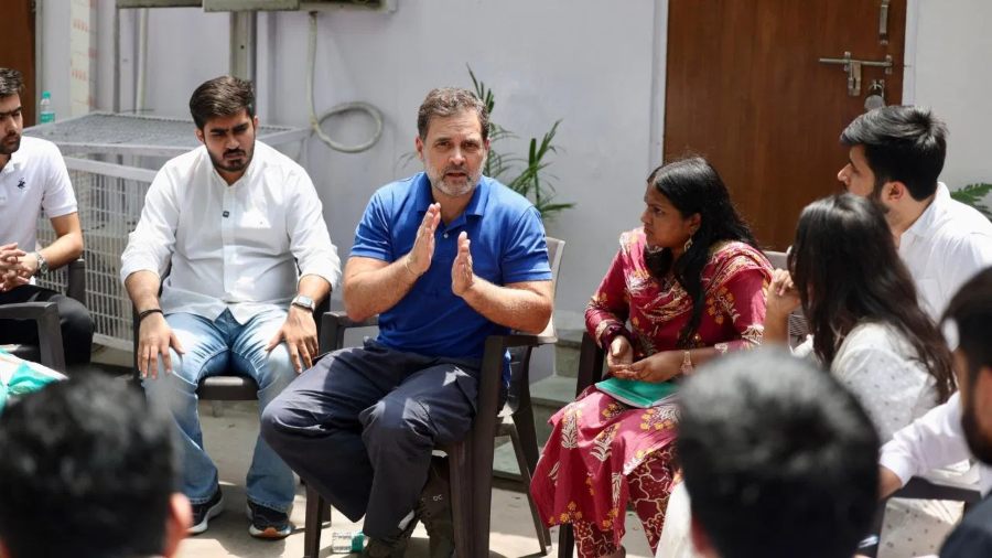 ‘NFS’ को राहुल ने बताया नया मनुवाद…, DUSU छात्रों के साथ बातचीत का वीडियो किया शेयर ; बोले- ‘SC-ST-OBC के योग्य उम्मीदवार ठहराए जा रहे अयोग्य’