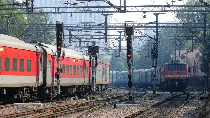 Bihar Railway News: पूर्व मध्य रेलवे का बड़ा फैसला, अब एक्सप्रेस ट्रेनों में लगेगा सीसीटीवी कैमरा