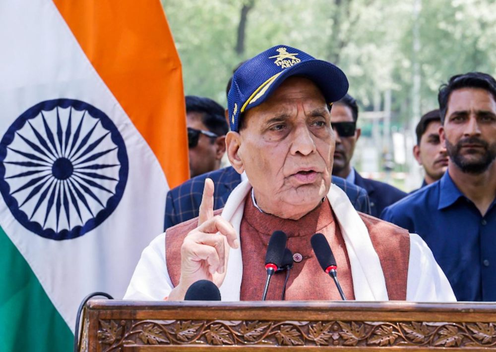भुज में रक्षामंत्री राजनाथ सिंह का बड़ा बयान : बोले- ऑपरेशन अभी भी सिंदूर जारी, पाकिस्तान को प्रोबेशन पर रखा है