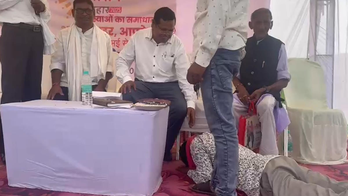 सिस्टम के आगे साष्टांग किसान, समाधान शिविर में एसडीएम से लगाई गुहार, ‘साहब! बंटवारा करा दो’