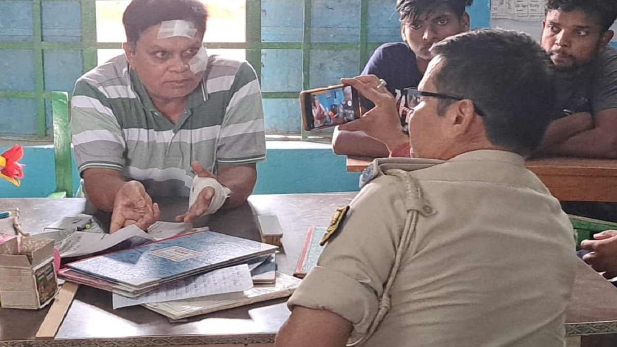 Katihar Teacher News : आपस में भिड़े शिक्षक, नामांकन को लेकर बवाल, कर दिया प्रधानाध्यापक का बुरा हाल!