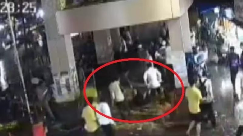 पैसों के विवाद में युवक की निर्मम हत्या… स्कूल के ही दोस्तों ने बीच सड़क पर चाकू से गोदा, किए ताबड़तोड़ 10 से 15 वार