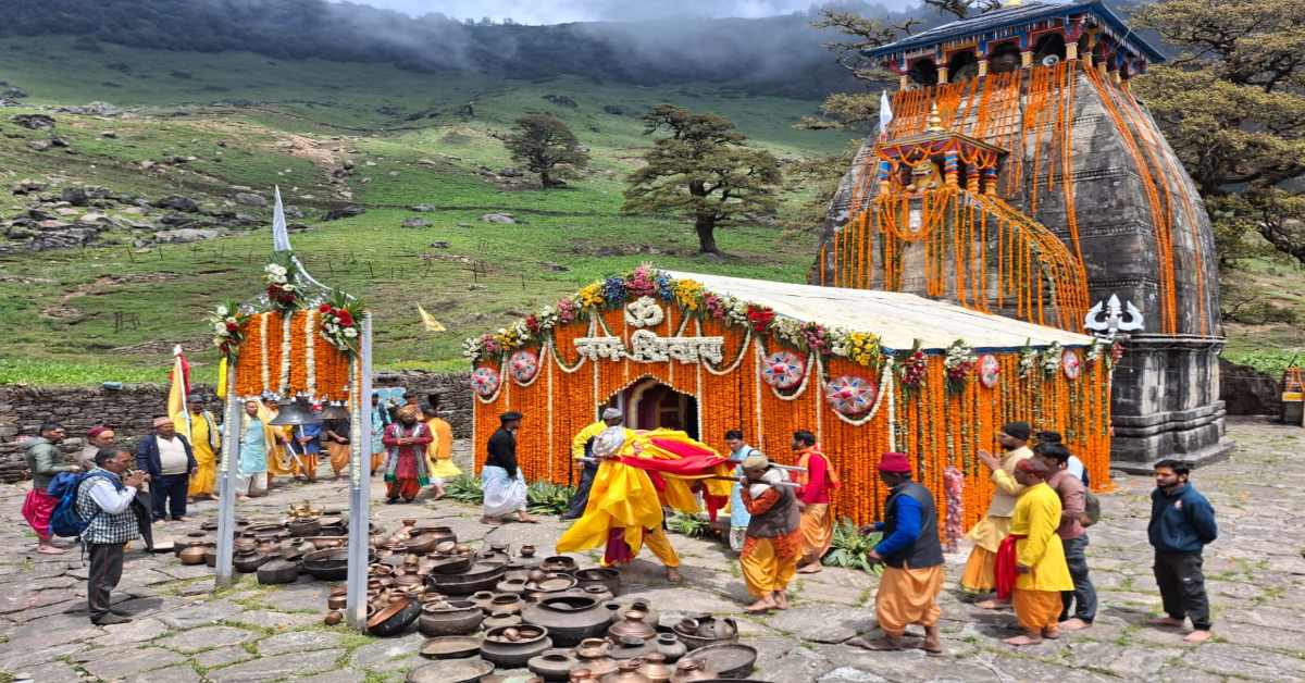 हर-हर महादेव… वैदिक मंत्रोच्चार के साथ खोला गया भगवान मदमहेश्वर का कपाट, मंदिर परिसर को 6 क्विंटल फूलों से सजाया