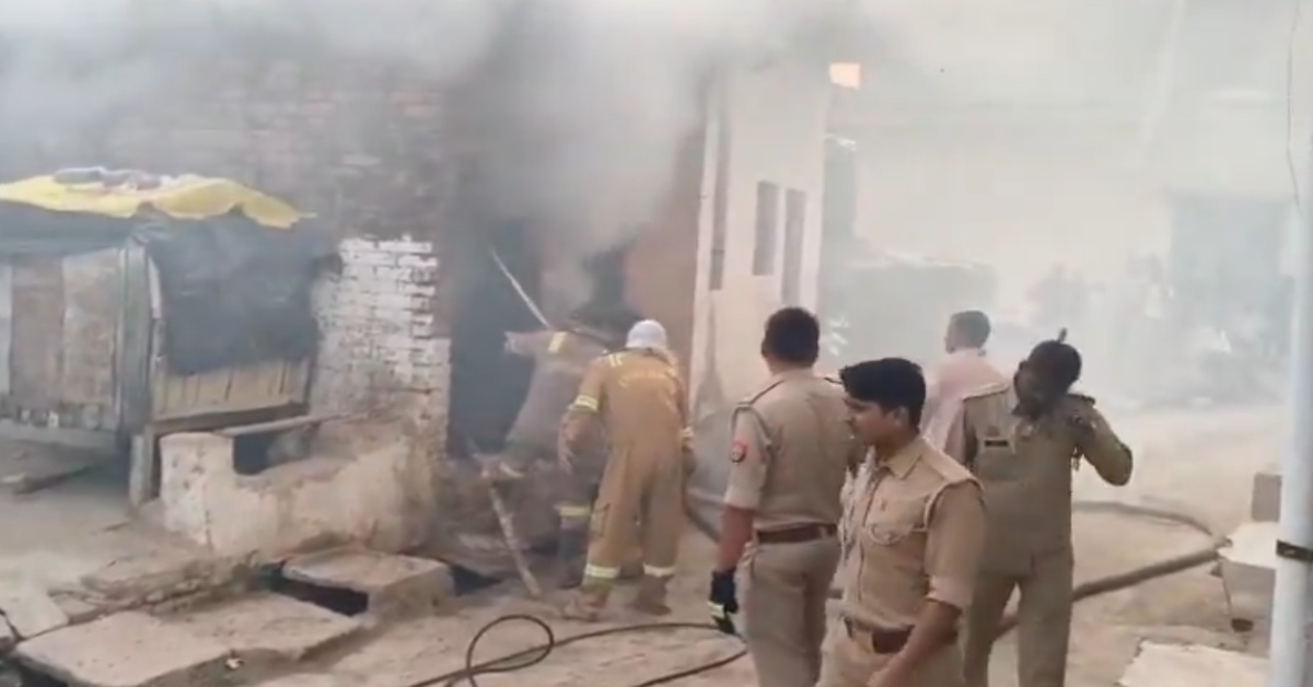 धुआं, शराब और ब्लास्ट : मां ने पैसे देने से किया इंकार, तो शराबी ने फूंक दिया घर, इलाके में दहशत