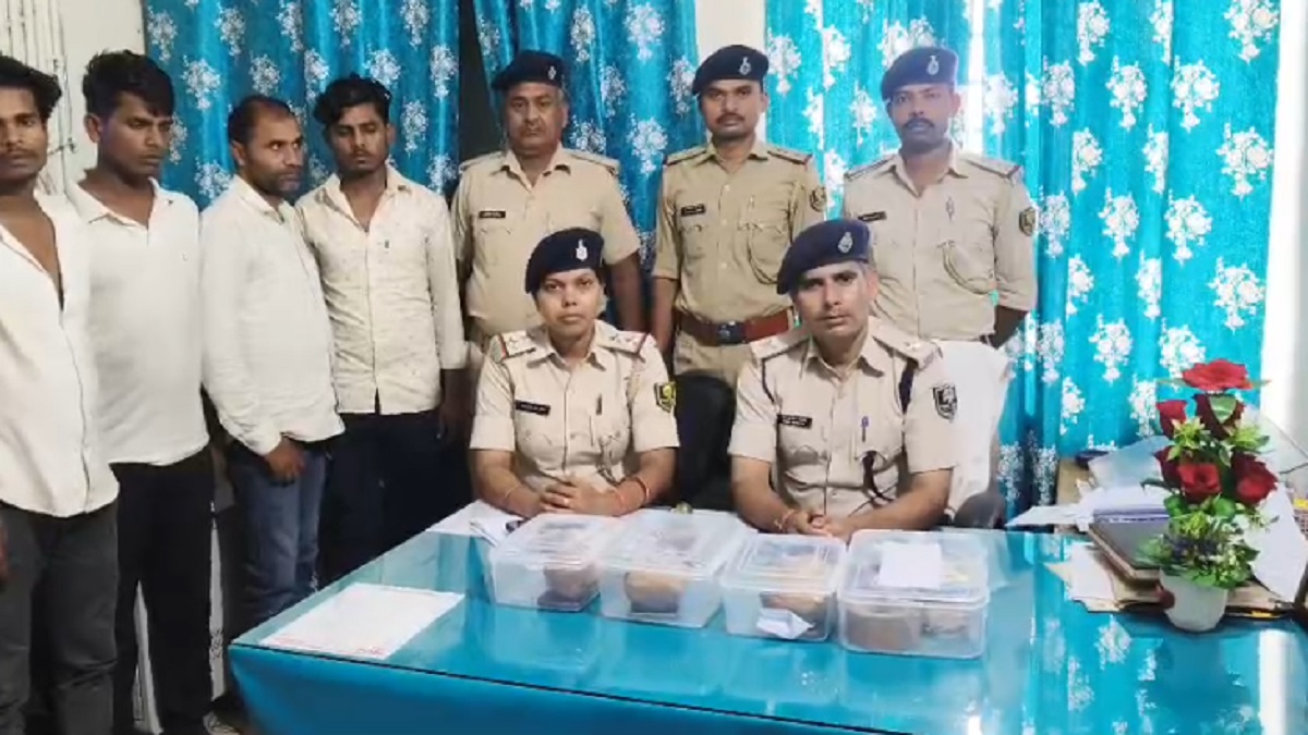 मोतिहारी पुलिस के हाथ लगी बड़ी सफलता, करोड़ों की अफीम के साथ 4 तस्कर गिरफ्तार