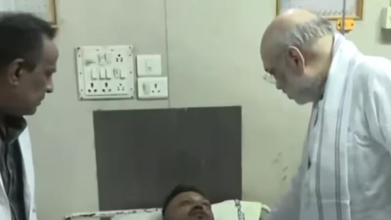 अहमदाबाद प्लेन हादसा : गृहमंत्री अमित शाह ने हादसे पर जताया दुःख, राहत कार्यों की समीक्षा की, बोले- ‘1000 DNA टेस्ट कराने होंगे’