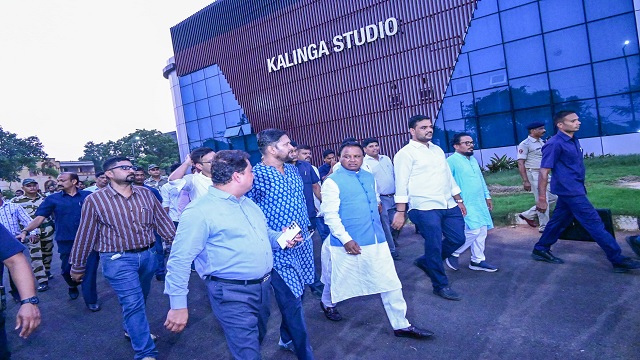 भुवनेश्वर :  सीएम मोहन चरण मांझी ने की कलिंग स्टूडियो के रेनोवेशन की समीक्षा