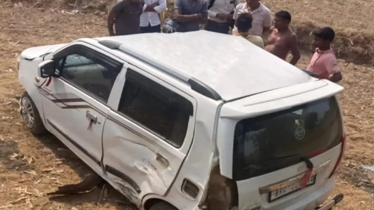 पटना में तेज रफ्तार कार ने सड़क किनारे खड़े कई लोगों को मारी टक्कर, एक की मौत, कई घायल, हादसे के बाद गड्ढे में जा पलटी कार