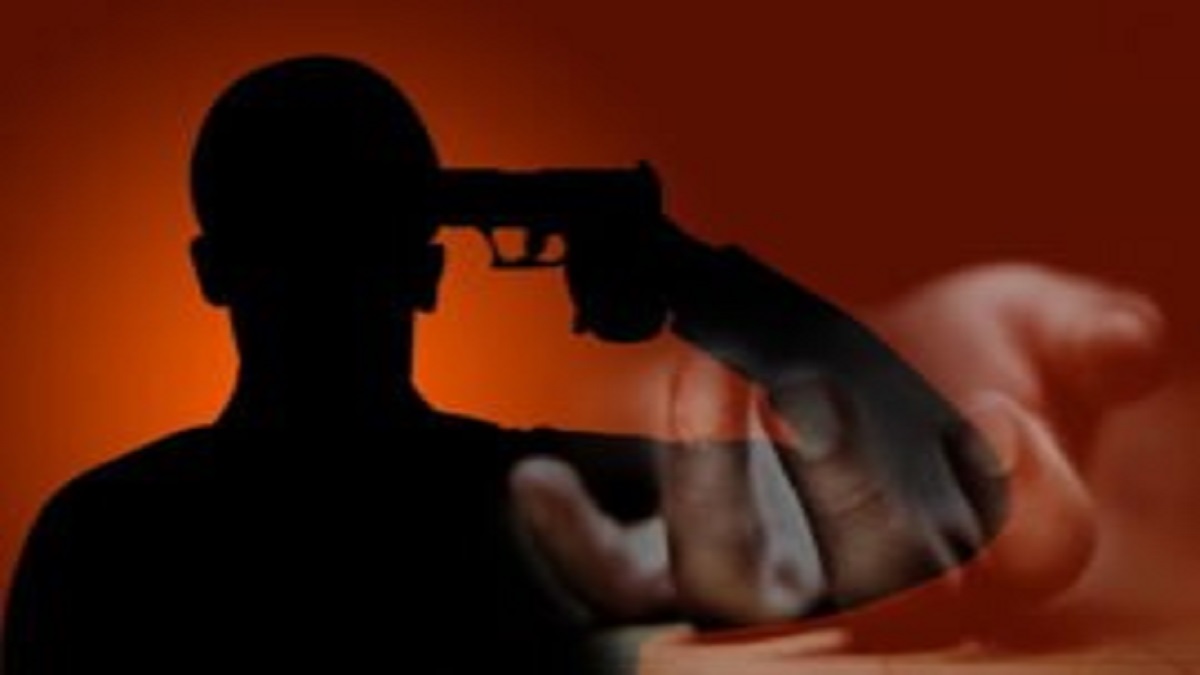 सीवान में होमगार्ड ने खुद को गोली मारकर की खुदकुशी, परिजनों ने हत्या का आरोप लगाते हुए जमकर किया हंगामा