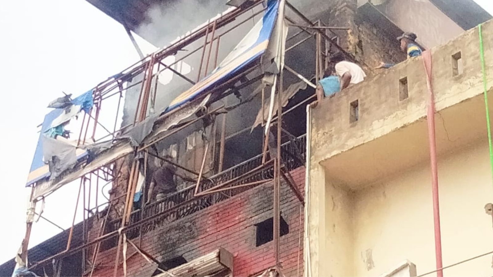 जालंधर में भयंकर आगजनी… युवाओं का जन्मदिन पर पटाखे फोड़ना पड़ा भारी, लगी भीषण आग