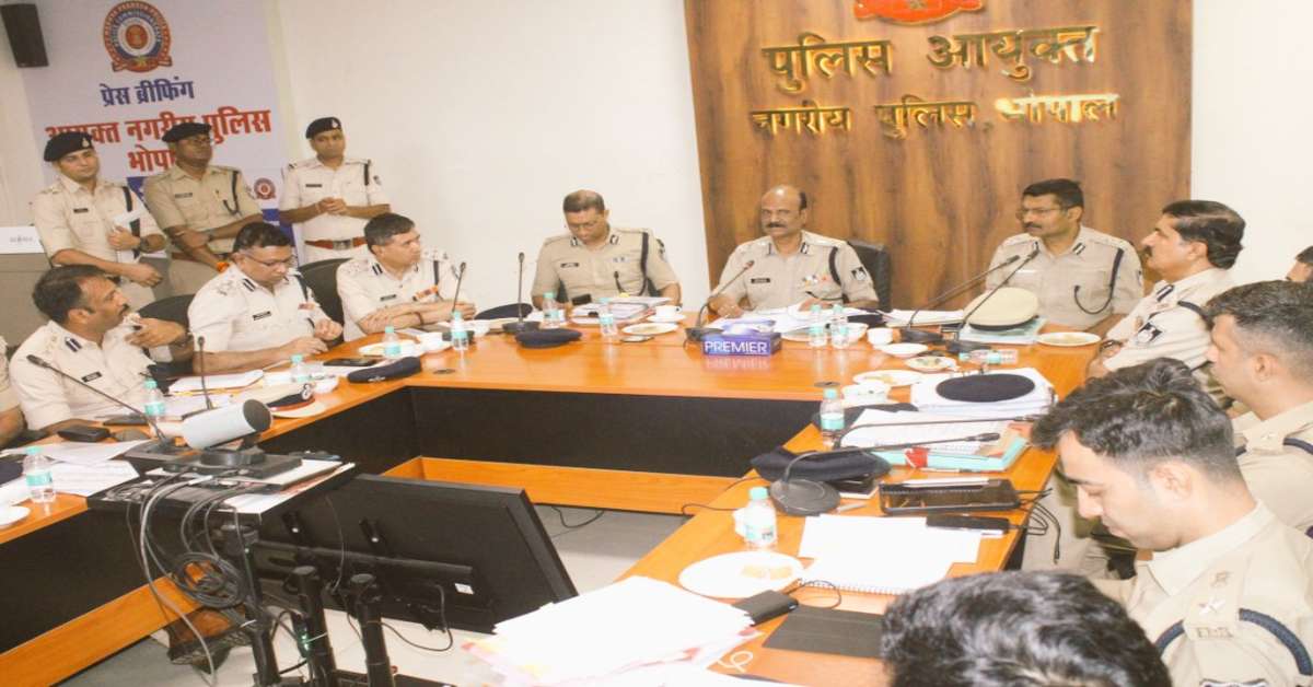 लव जिहाद पर चौकसी बढ़ाने के निर्देश: DGP ने कहा- अफसर स्कूल-कॉलेजों के संपर्क में रहे, कांग्रेस बोली- सरकार और पुलिस पूरी तरह फेल