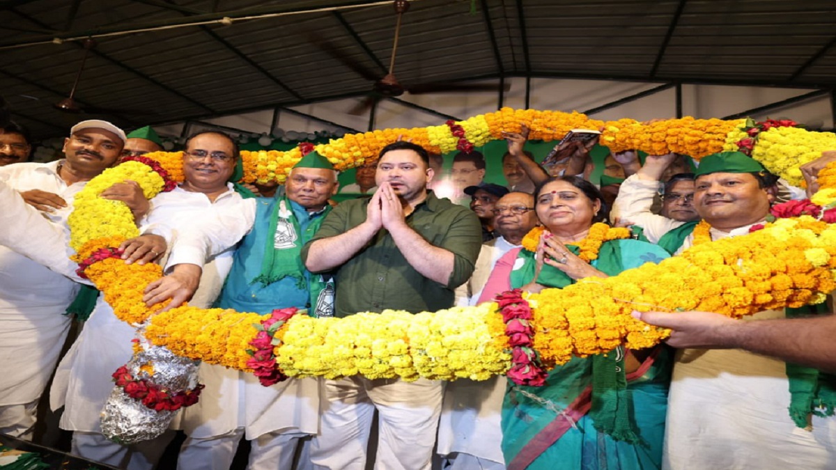 चुनाव से पहले RJD ने चला बड़ा दाव, मंगनी लाल मंडल के बाद पार्टी में रेणु कुशवाहा की एंट्री, OBC वोट बैंक पर तेजस्वी की नजर