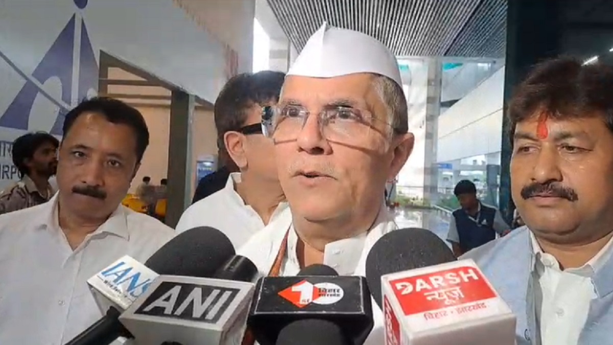 ‘यह तो अघोषित इमरजेंसी है’, पटना पहुंचे कांग्रेस नेता पवन खेड़ा, नीतीश सरकार और चुनाव आयोग पर जमकर साधा निशाना