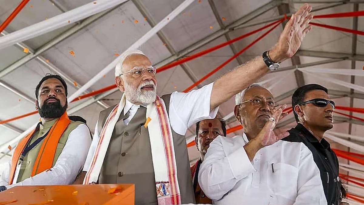 LIVE: बिहार को 6 हजार करोड़ की सौगात देने सीवान पहुंचे PM मोदी, मुख्यमंत्री और डिप्टी सीएम ने किया जोरदार स्वागत