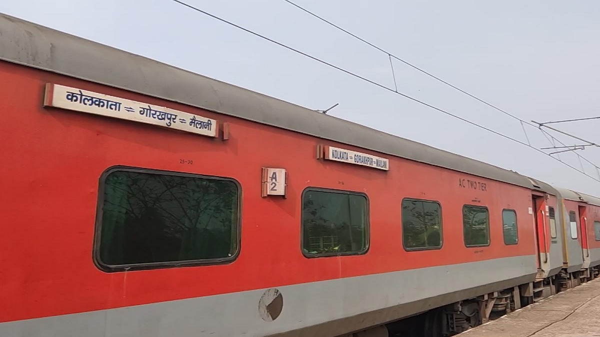 बिहार: पूर्वांचल एक्सप्रेस में आधी रात को लूटपाट, यात्रियों से छीने मोबाइल और पैसे, शिकायत करने पर डांटकर भगाया