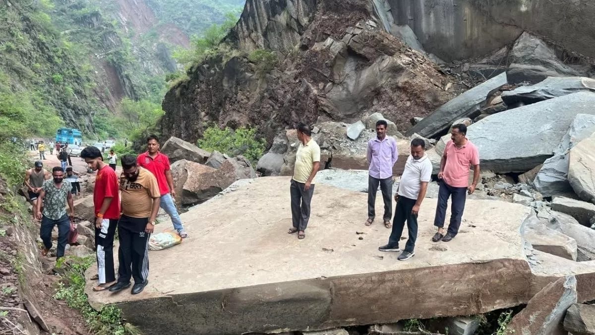 पंजाब के इस इलाके में बारिश के कारण हुआ भूस्खलन, रास्ता पूरी तरह हुआ बंद