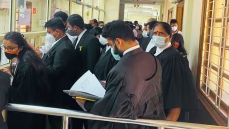 Gurugram Court Dress Code: कोर्ट परिसर में वकीलों जैसे कपड़े पहनकर आने पर लगेगा 5000 का जुर्माना