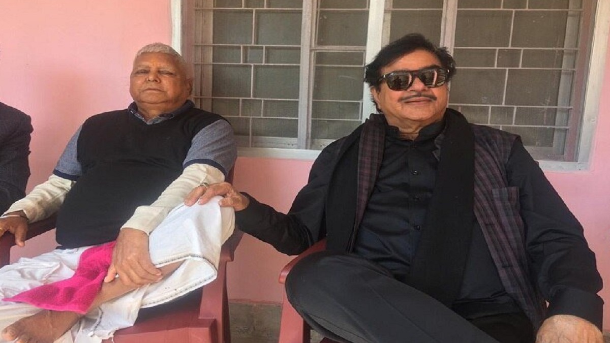 लालू यादव को जन्मदिन की बधाई देते समय यह बड़ी गलती कर बैठे ‘बिहारी बाबू’, सोशल मीडिया पर हंसी के पात्र बने शत्रुघ्न सिन्हा