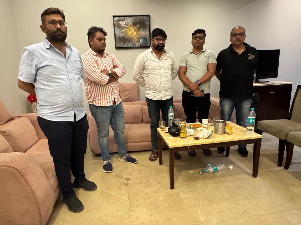 CG News:  इस बड़ी होटल में कोलकाता की दो बार डांसर के साथ मिले रइसजादे, ‘अग्रवाल जी’ के नाम पर बुक था रूम… देखें Video