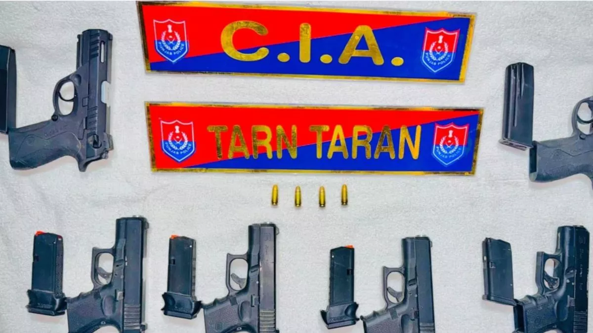 पाकिस्तान की खुफिया एजेंसी ISI से जुड़े दो आतंकी, भारी मात्रा में मिले हथियार