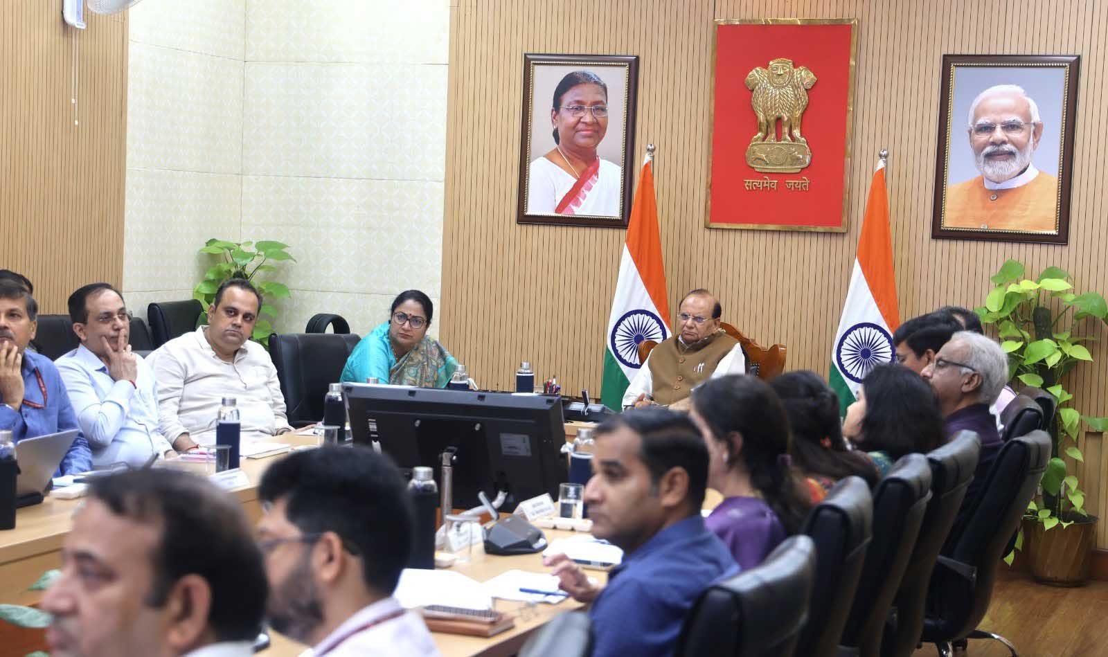 Delhi: मेडिकल कॉलेजों में बिगड़े हाल, LG और CM ने बैठक के बाद जारी किए निर्देश, मेडिकल छात्रों-डॉक्टरों के लिए बनेंगे नए आवास