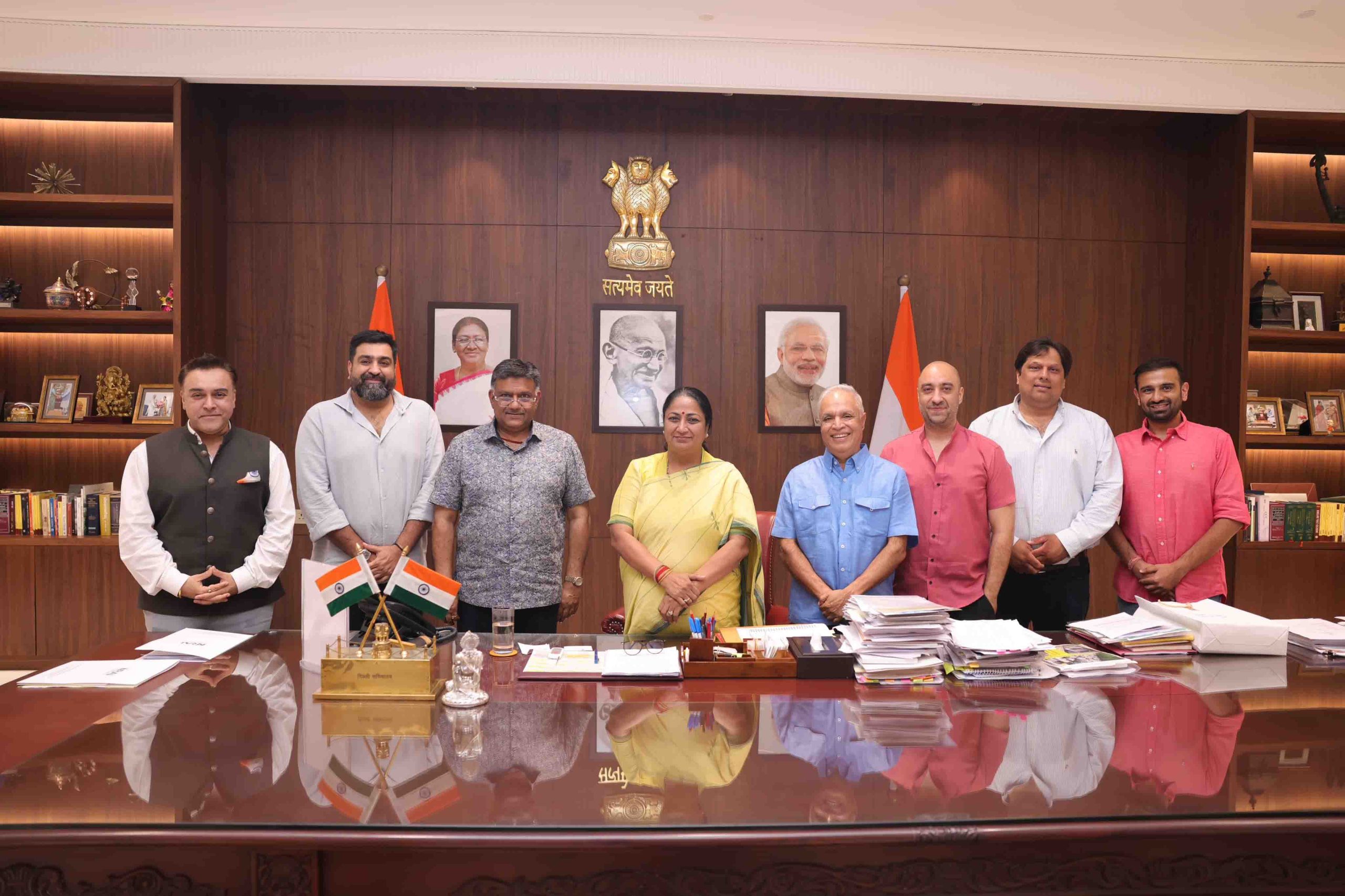अब दिल्ली पुलिस नहीं कर सकेगी लाइसेंस जारी, गृह मंत्रालय ने छीना अधिकार, CM रेखा गुप्ता ने कहा- व्यापारियों को होगा फायदा…