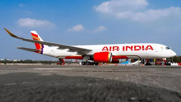 Air India Flight: बड़ा हादसा होने से टला, दिल्ली से तिरुवनंतपुरम जाने वाली फ्लाइट पक्षी टकराने के कारण रद्द, सभी यात्री सुरक्षित