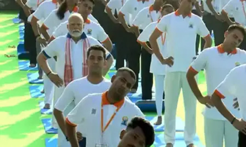 International Yoga Day 2025: विशाखापट्टनम से PM मोदी ने दुनिया को दिया योग का संदेश, ‘सिडनी ओपेरा हाउस हों या एवरेस्ट की चोटियां, योग सभी का, सभी के लिए…