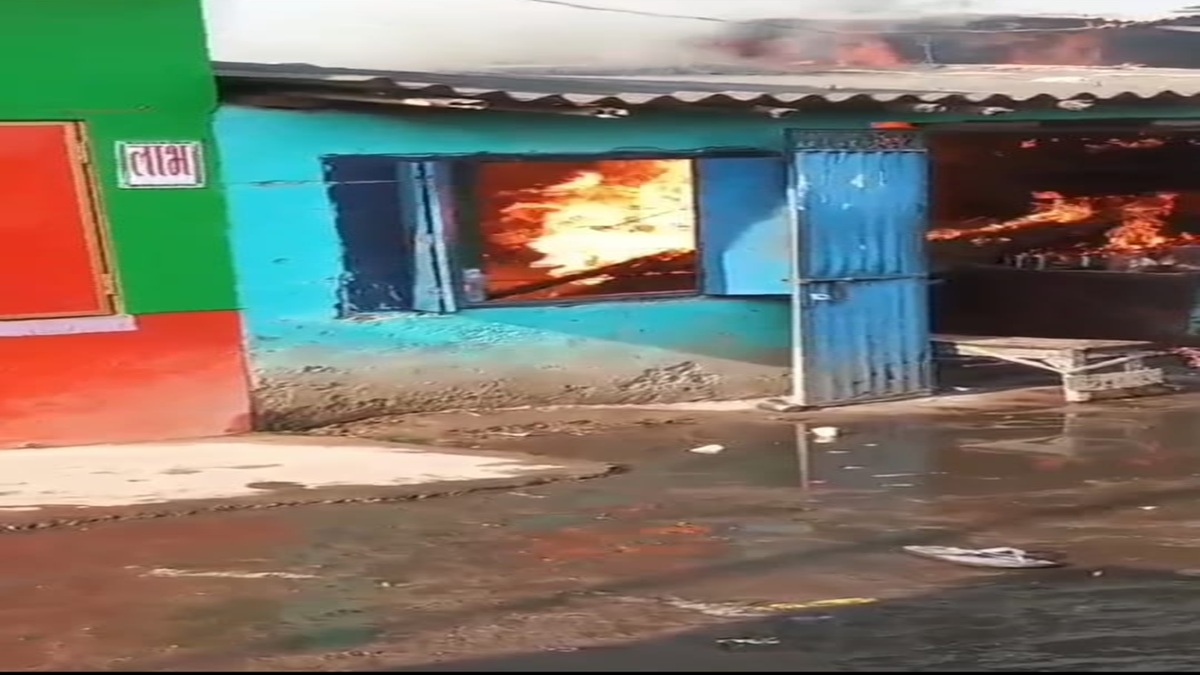 Saharsa Gas Cylinder Leak : गैस सिलेंडर लीकेज से लगी भीषण आग, मछली मार्केट की तीन दुकानें जलकर राख
