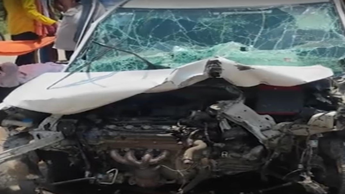Car-Truck Collision : आरा-बक्सर फोरलेन पर कार-ट्रक की भीषण टक्कर में ट्रैफिक दरोगा की मौत