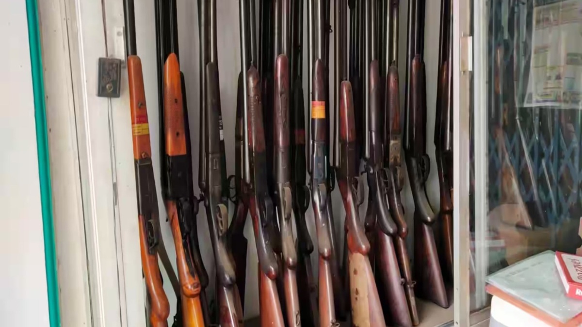 Chiksaura Gun Factory : नालंदा के चिकसौरा में मिनी गन फैक्ट्री का भंडाफोड़, भारी मात्रा में हथियार और उपकरण बरामद