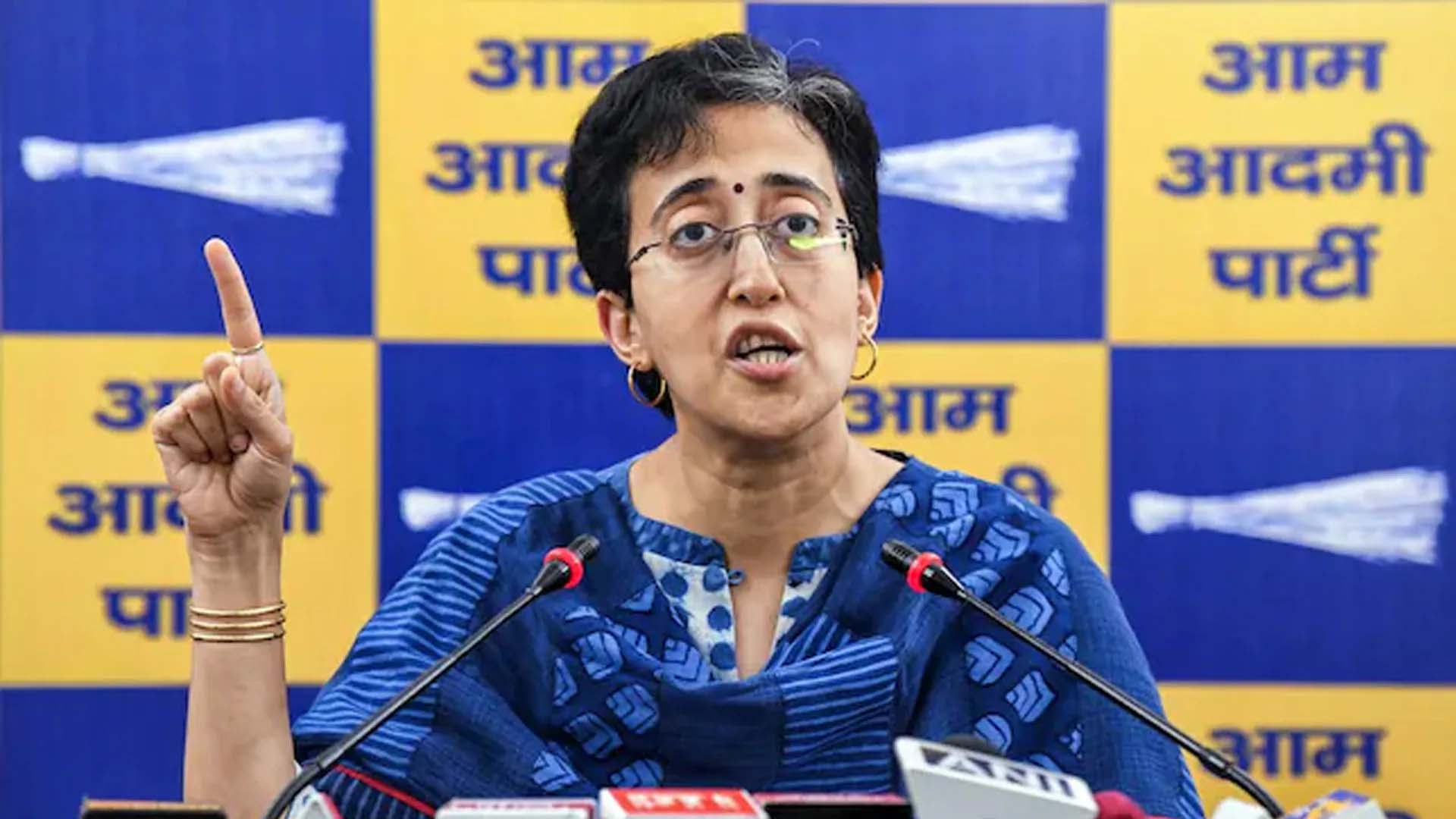 आतिशी ने रेखा सरकार पर आरोप लगाते हुए कहा- सरकार प्राइवेट स्कूलों को बचाने के लिए अध्यादेश ला रही