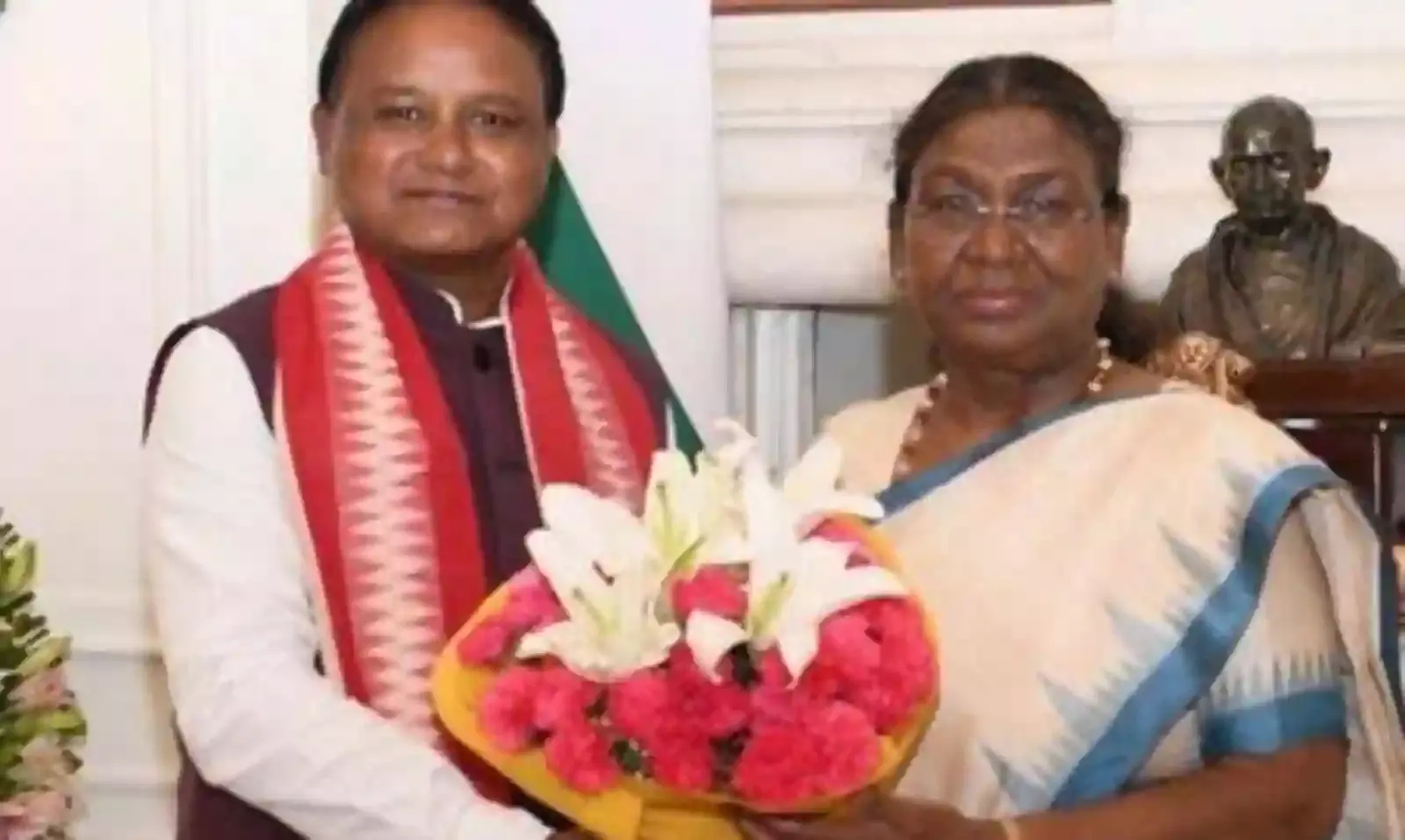 ओडिशा : मुख्यमंत्री मोहन चरण माझी और नेताओं ने दीं राष्ट्रपति द्रौपदी मुर्मू को जन्मदिन की हार्दिक शुभकामनाएं