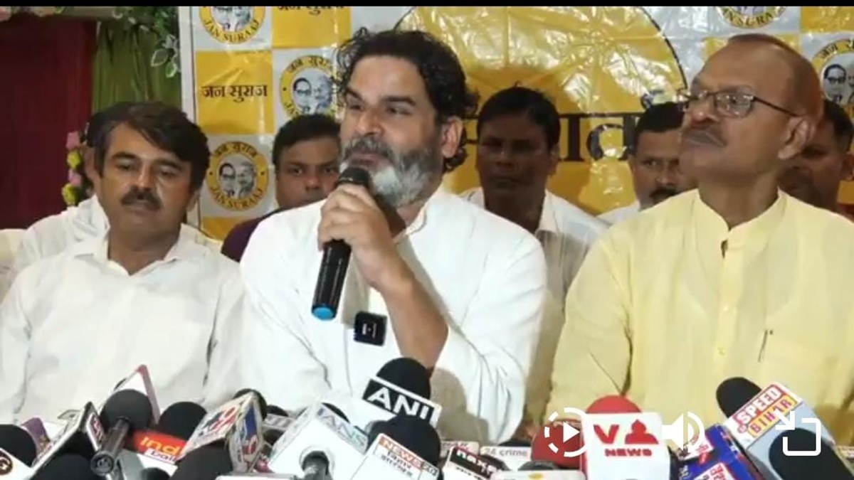 Prashant Kishor : बिहार बदलाव यात्रा में प्रशांत किशोर का तंज, बोले- तेजस्वी कलम बांट रहे हैं, पहले 10वीं पास करें