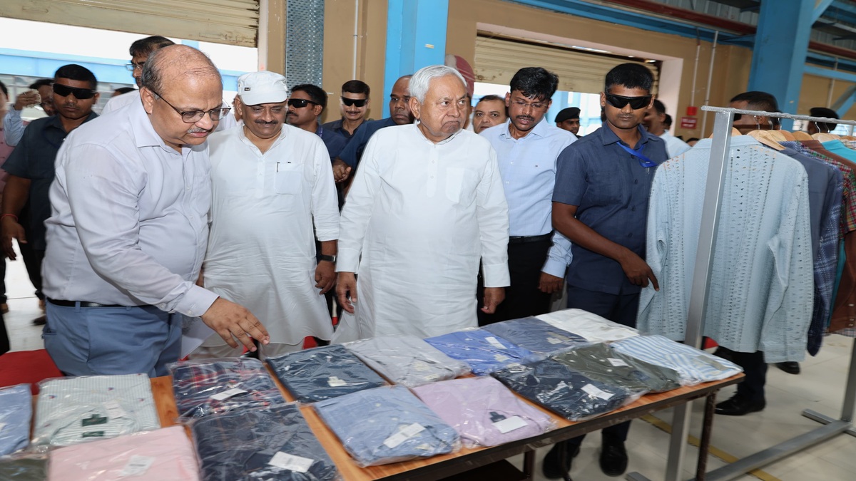 Cm Nitish : सीएम ने औद्योगिक क्षेत्र का किया निरीक्षण, महिला सशक्तिकरण और स्थानीय रोजगार पर दिया जोर