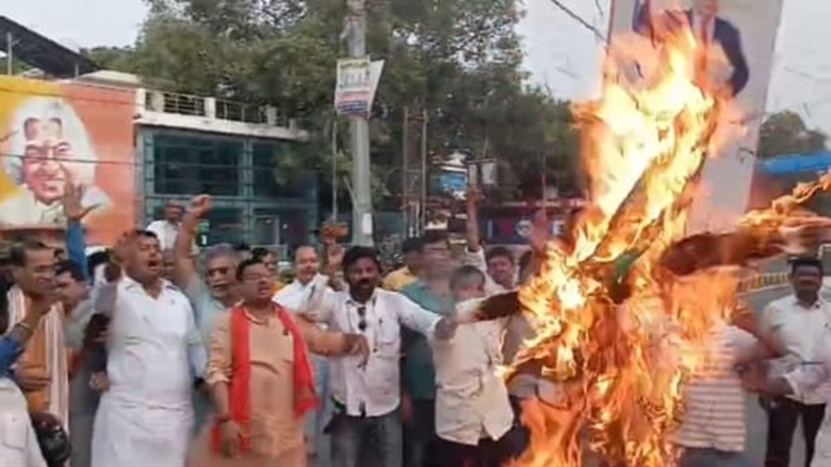 Demonstration of BJP : लालू यादव के खिलाफ पटना में बीजेपी अनुसूचित जाति मोर्चा का प्रदर्शन, अंबेडकर के अपमान पर पुतला दहन