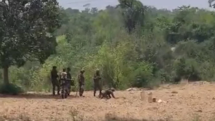 पठानकोट : मलिकपुर गांव में मिला संदिग्ध बम, भारत-पाक तनाव के बाद कई जगहों पर बम के अवशेष बरामद