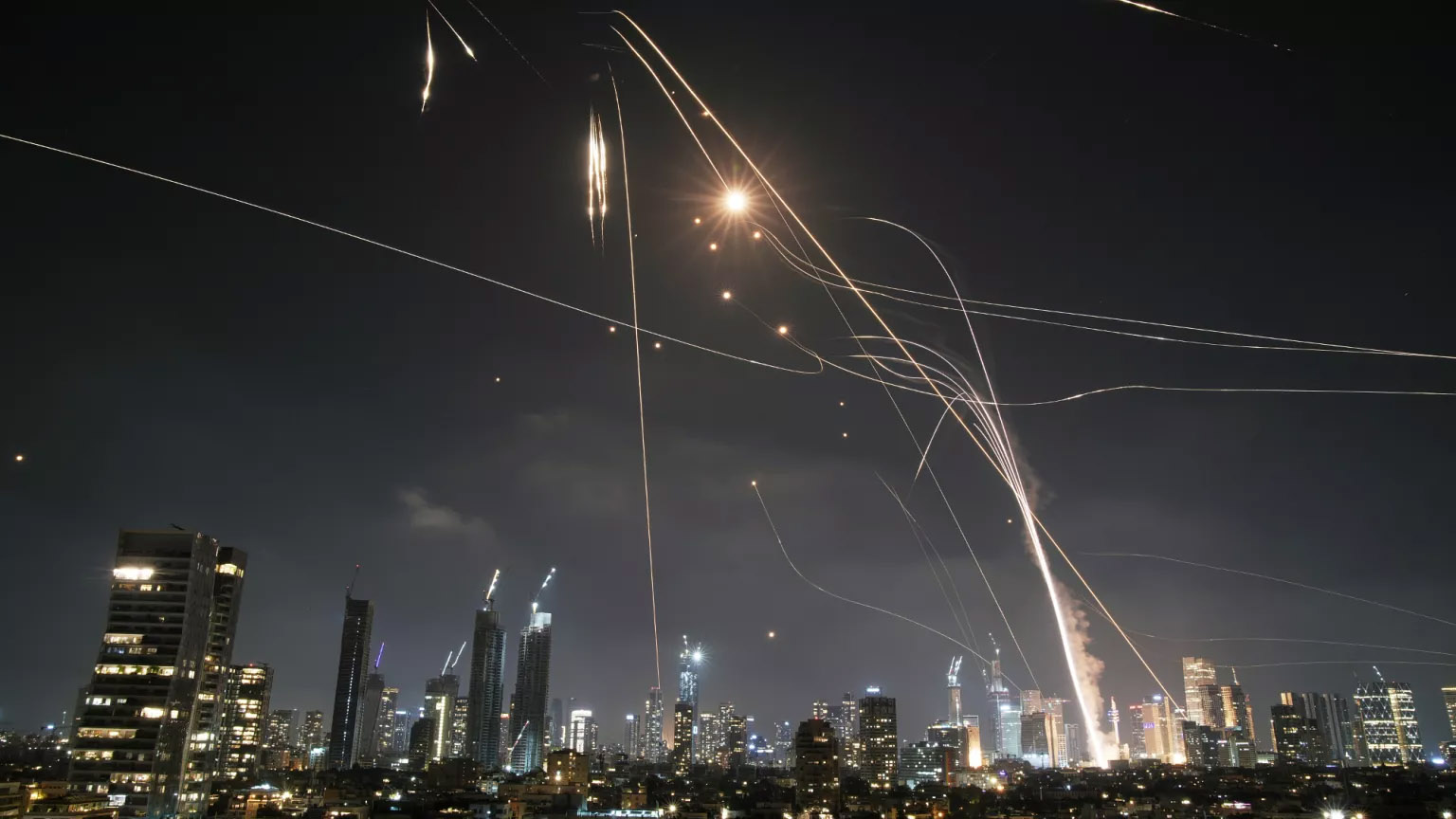 Israel-Iran Tensions LIVE Updates: ईरान ने इजरायल पर फिर दागीं 100 से अधिक मिसाइलें, तेल अवीव में सायरन की आवाजें; चीन ने की निंदा