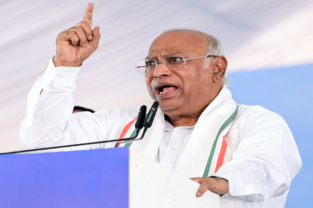 मल्लिकार्जुन खड़गे बोले- ईरान हमारा पुराना दोस्त, मोदी जी विश्वगुरु हों, या घर के गुरु, ईरान-इजरायल जंग रुकवाएं