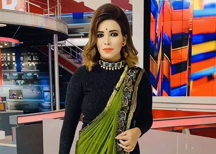 हीरे और सोना जड़ा 25 लाख का मोबाइल फोन, न्यूज चैनल के CEO से रंगदारी मांगने के मामले में गिरफ्तार महिला एंकर पर बड़ा खुलासा
