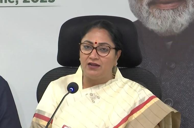 दिल्ली में एयर पॉल्यूशन मिटिगेशन प्लान लॉन्च, CNG गाड़ियों की एंट्री, PUC केंद्रों पर ऑडिट, क्या है रेखा सरकार का पलूशन ऐक्शन प्लान