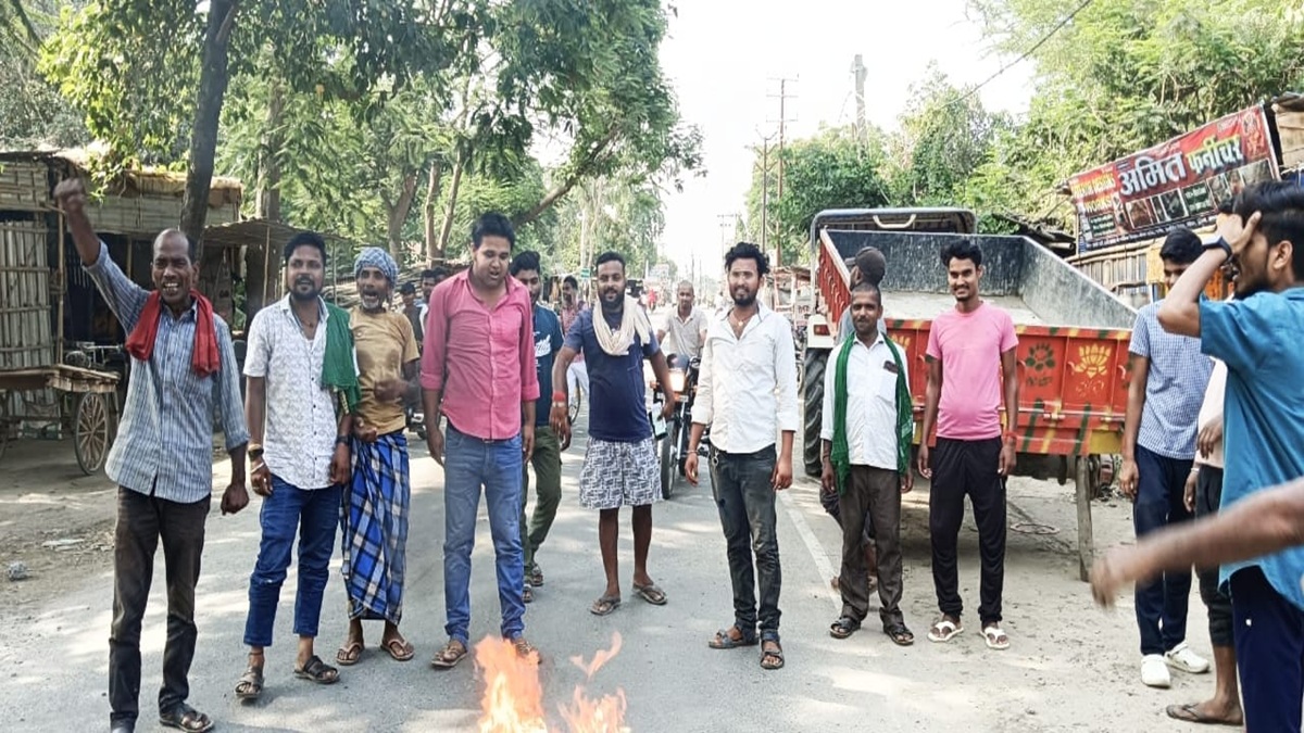 Education Department Corruption : शिक्षा विभाग में भ्रष्टाचार के खिलाफ प्रदर्शन, शिक्षा मंत्री का फूंका पुतला