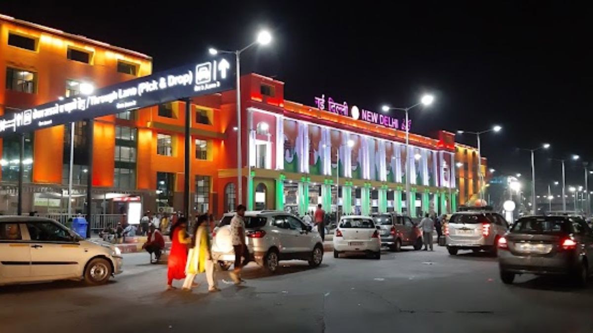 नई दिल्ली रेलवे स्टेशन पर आज से लागू हुआ नया पार्किंग नियम, 8 मिनट से ज्यादा रुके तो देने होंगे ₹50, ₹200 या ₹500, जानें नए रेट