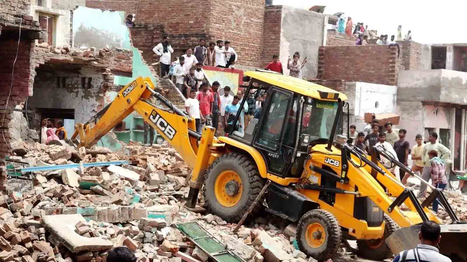 Delhi Bulldozer Action: दिल्ली के कालकाजी में नोटिस की मियाद खत्म होते ही बुलडोजर ऐक्शन का आगाज; 1200 झुग्गियों को किया जा रहा धवस्त
